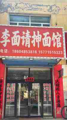 奈曼旗大沁他拉镇奈曼王府西100米往北二层门市楼房出租